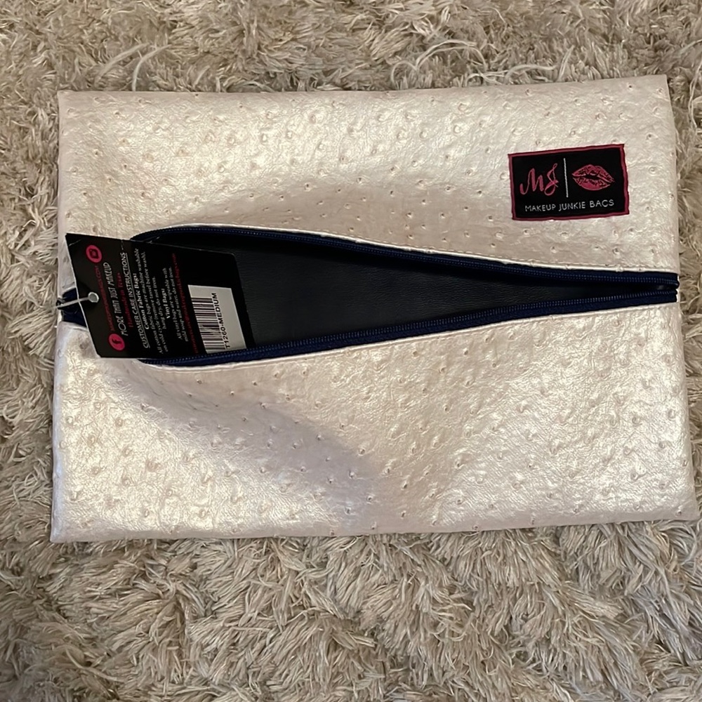 Large Maekup Junkie Bag-Pearl Girl with Navy Interior